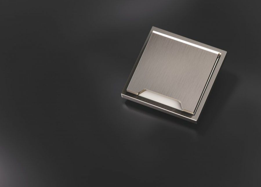 Накладка для розетки с заземлением, защитными шторками и крышкой, S70 Metal (никель)